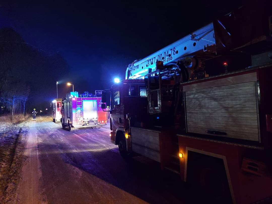 Strażacy gasili pożar sadzy