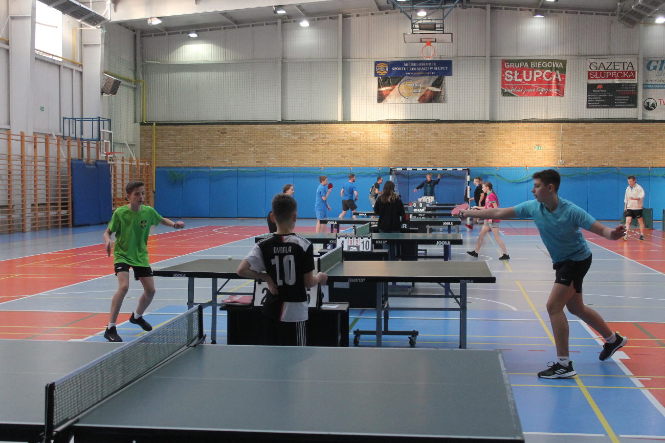 Mikołaj przy tenisowym stole