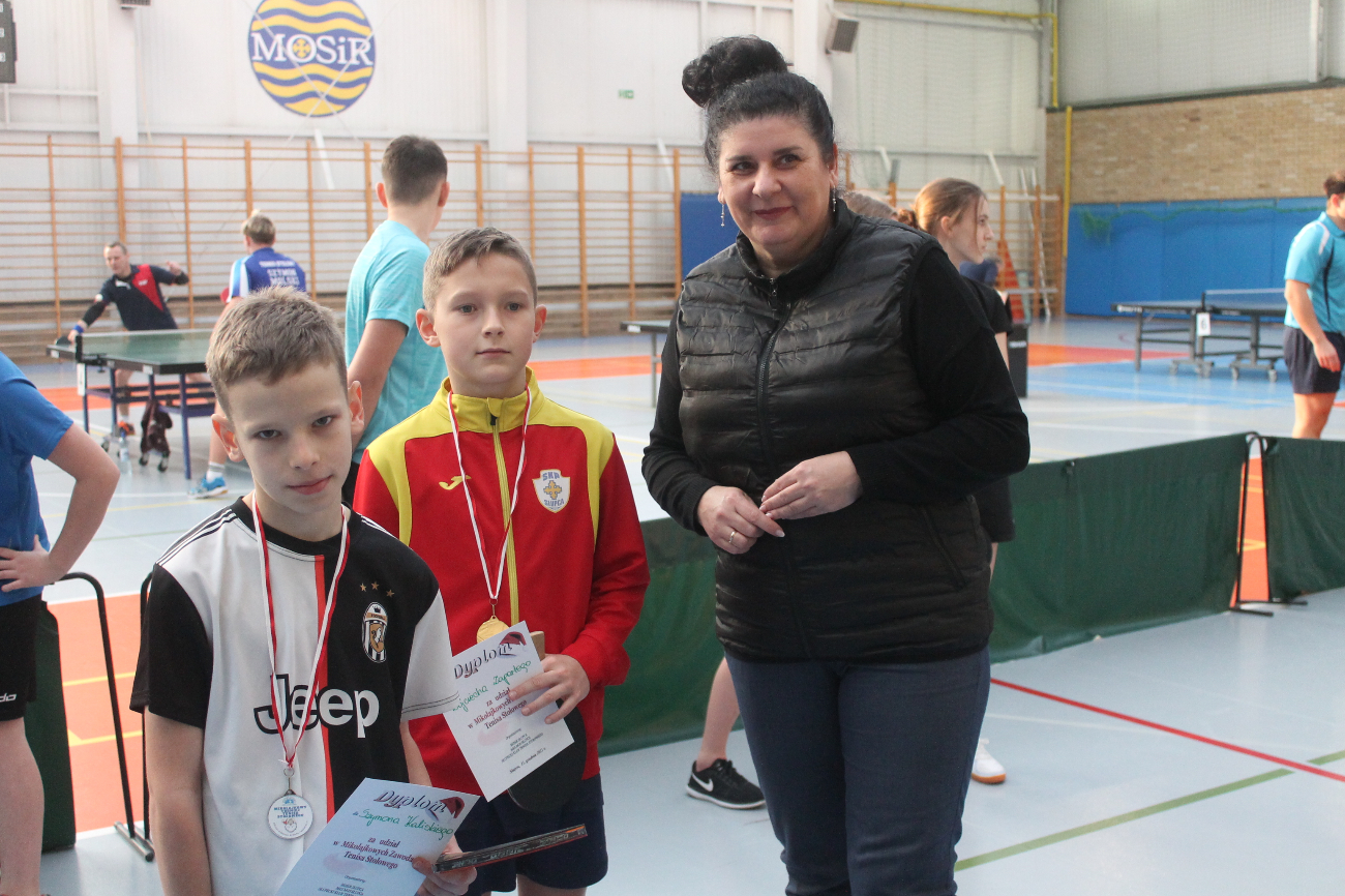 Mikołaj przy tenisowym stole