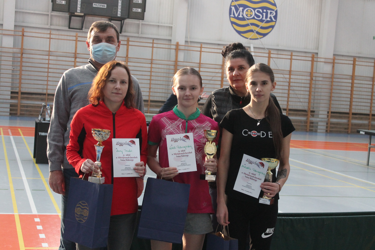 Mikołaj przy tenisowym stole