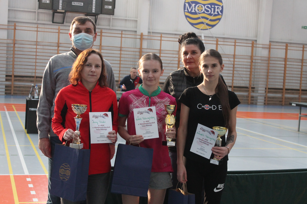 Mikołaj przy tenisowym stole