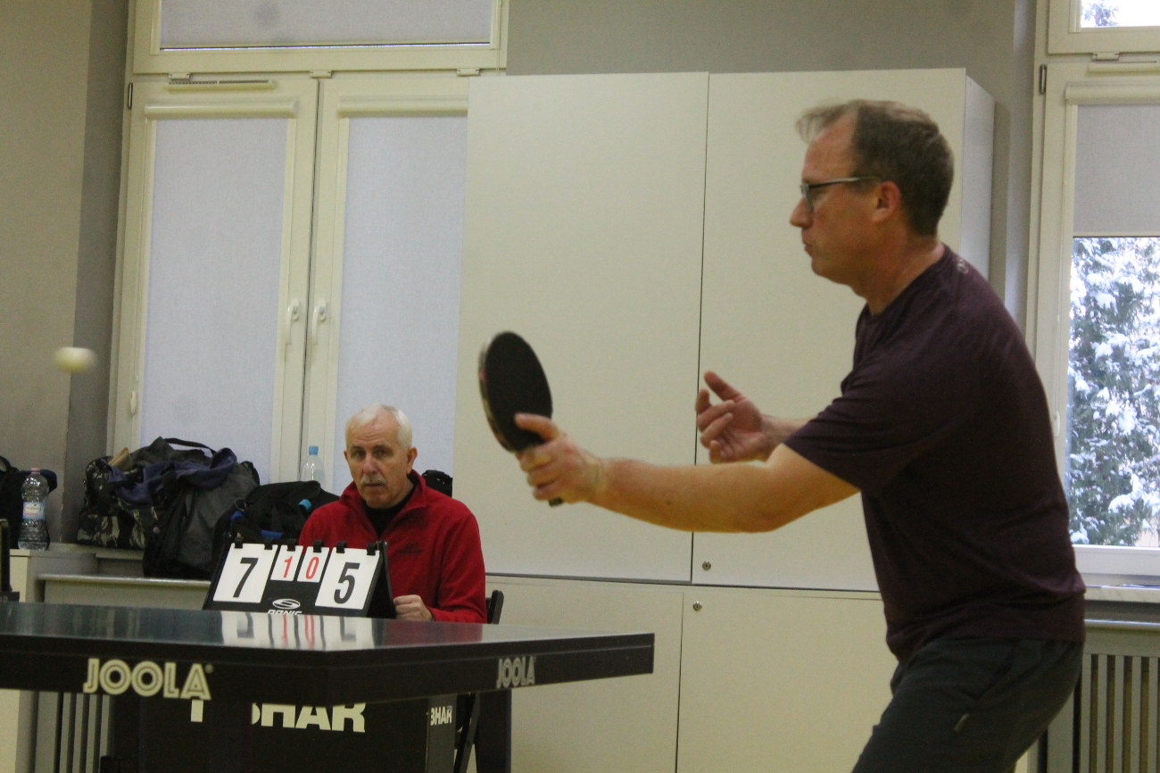 Mikołaj przy tenisowym stole