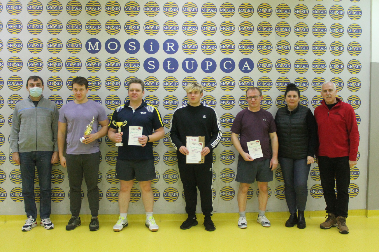 Mikołaj przy tenisowym stole