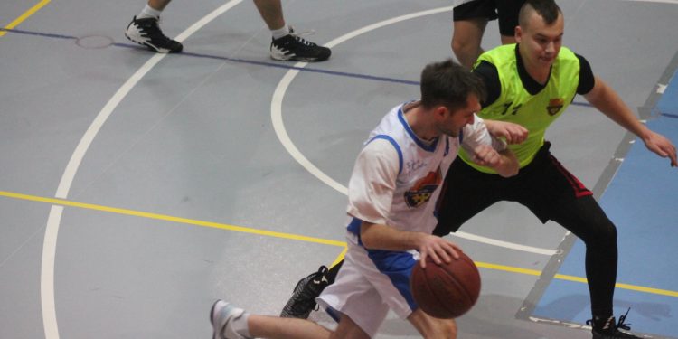 „Nowy” Grom pierwszym liderem