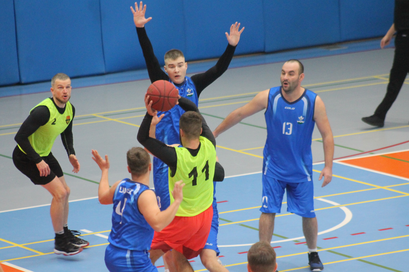 „Nowy” Grom pierwszym liderem