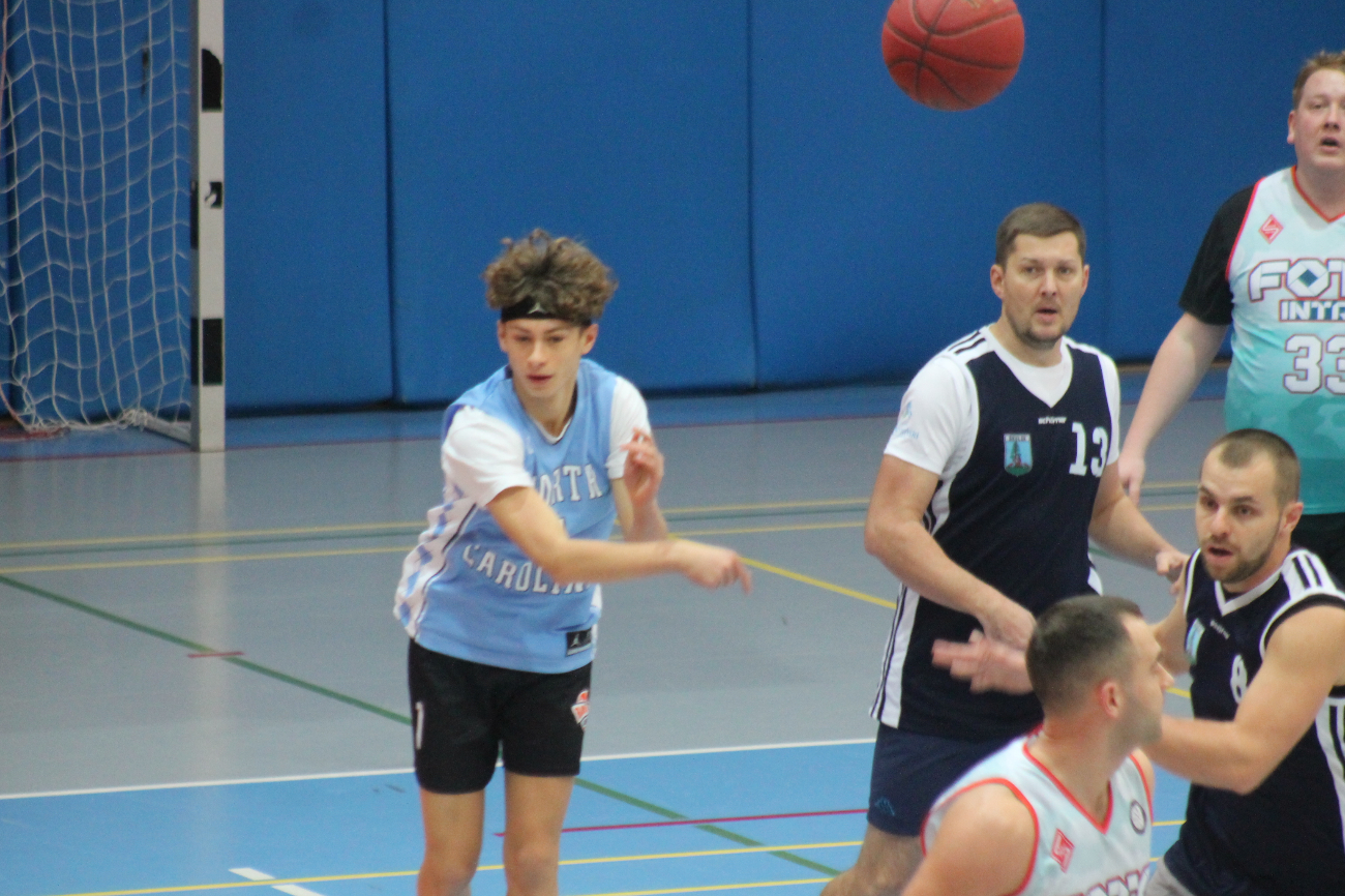 „Nowy” Grom pierwszym liderem