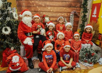 Przedszkolaki z Wólki w świątecznej sesji