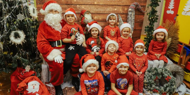 Przedszkolaki z Wólki w świątecznej sesji