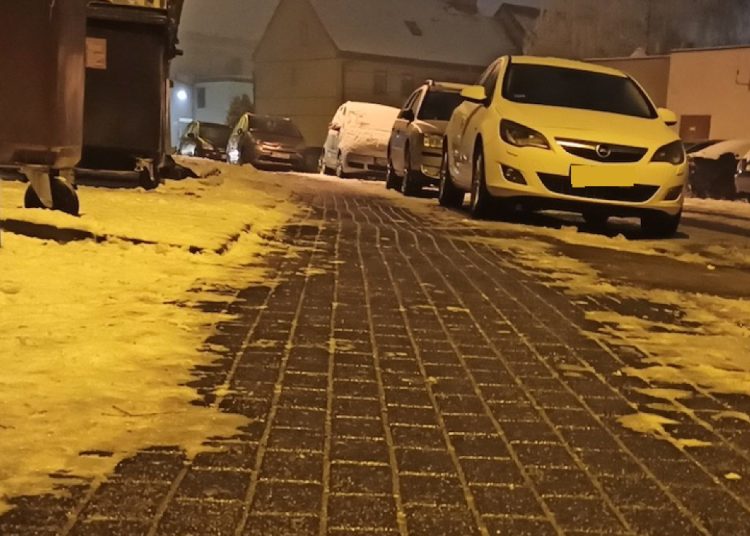 Bardzo śliski poranek w Słupcy. Uważajcie!