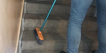 Kto ma sprzątać klatki? Możliwe zmiany w Spółdzielni