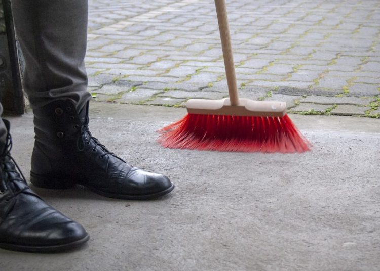 Dziesięciu na prace społecznie-użyteczne