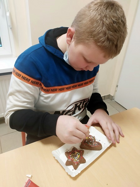 Przedświąteczne przygotowania w świetlicy