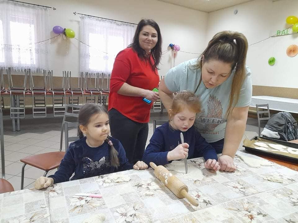 Panie z KGW w Gółkowie dla dzieci