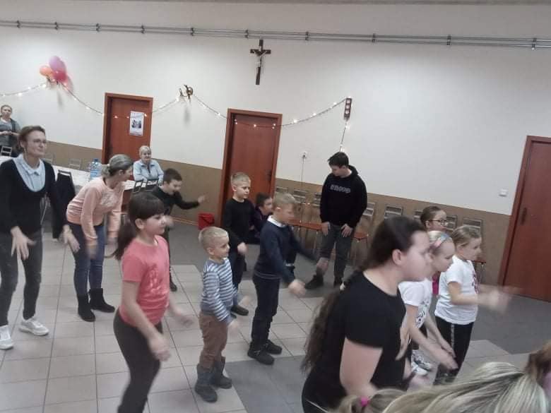 Panie z KGW w Gółkowie dla dzieci