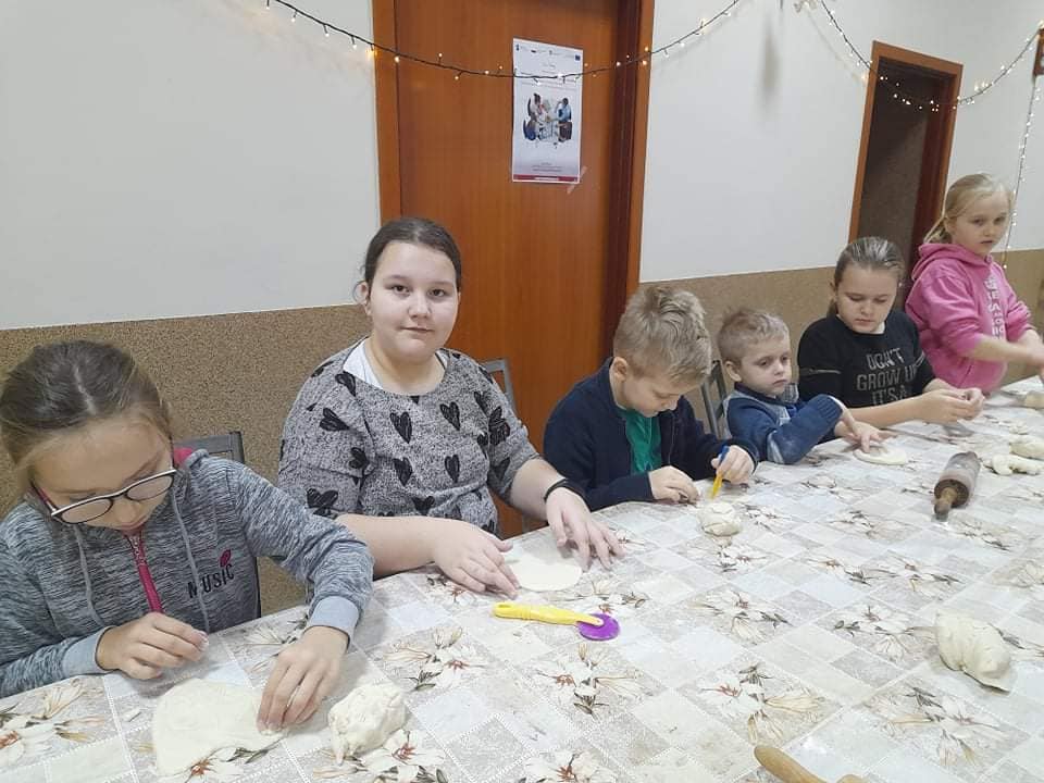 Panie z KGW w Gółkowie dla dzieci