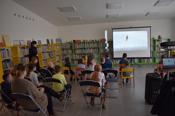 Ferie z policjantami w bibliotece