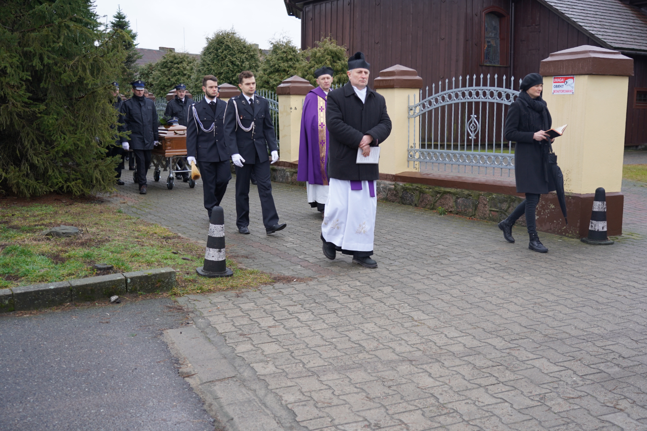 Pożegnali wieloletniego prezesa OSP Babin GALERIA ZDJĘĆ