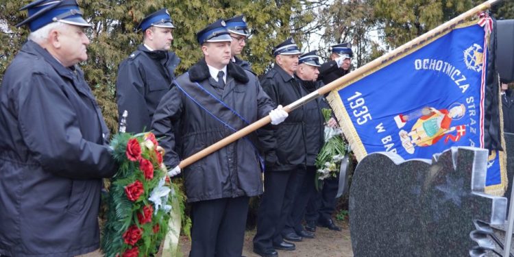 Pożegnali wieloletniego prezesa OSP Babin GALERIA ZDJĘĆ
