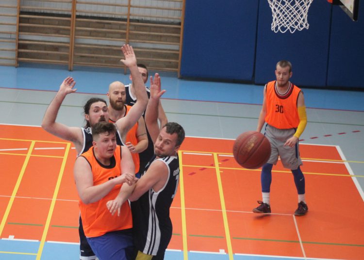 Otwierasz tabelę, Orion na czele