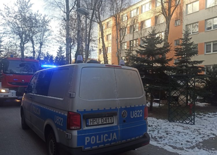 Służby wezwane na osiedle. Co się stało?