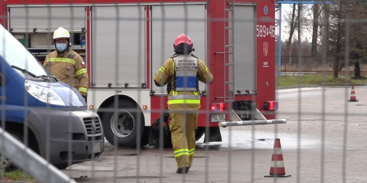 Akcja w dużym zakładzie. Wyciekła niebezpieczna substancja FILM