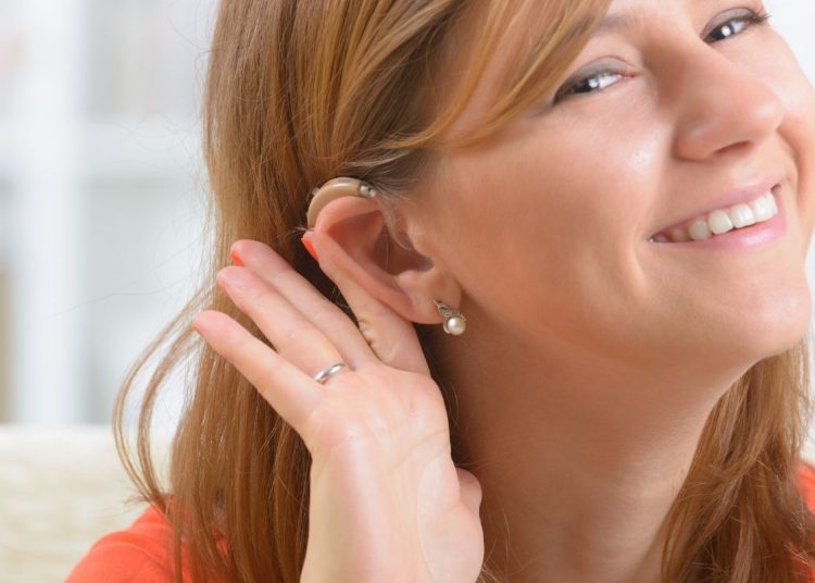 Czy wiesz kiedy warto zgłosić się do specjalisty i zacząć rehabilitować słuch?