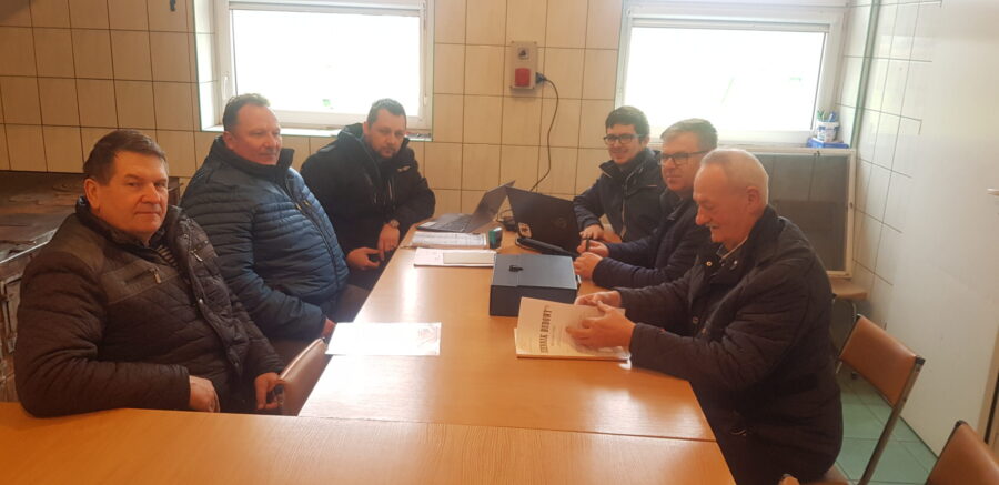 Wykonawca rozpoczął remont i  rozbudowę remizy w Pokojach