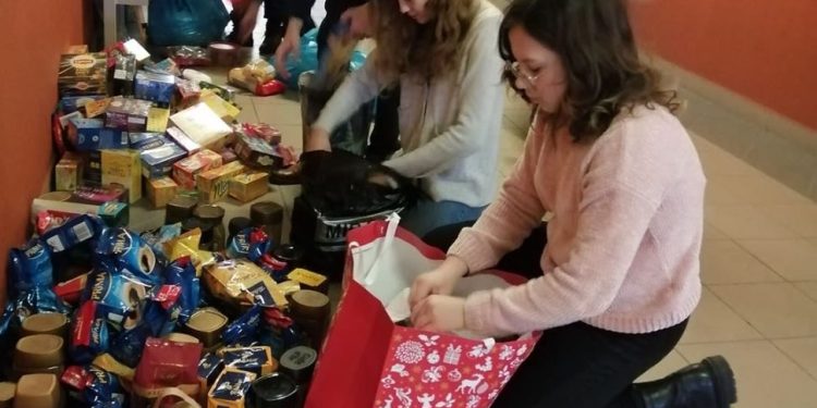 W Strzałkowie zbierają pieniądze i żywność dla Ukraińców