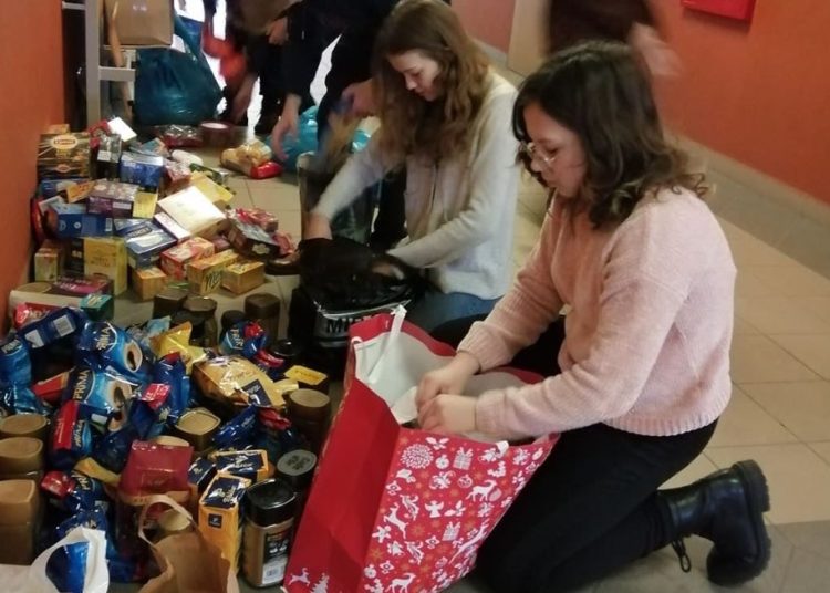 W Strzałkowie zbierają pieniądze i żywność dla Ukraińców