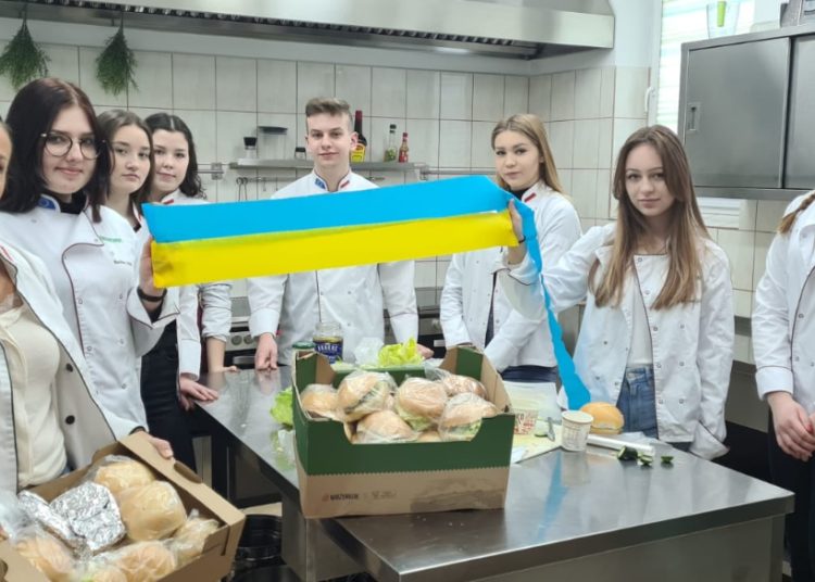 Uczniowie Ekonomika włączyli się w pomoc