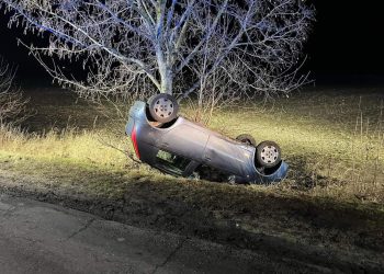 Dachował niedaleko Powidza