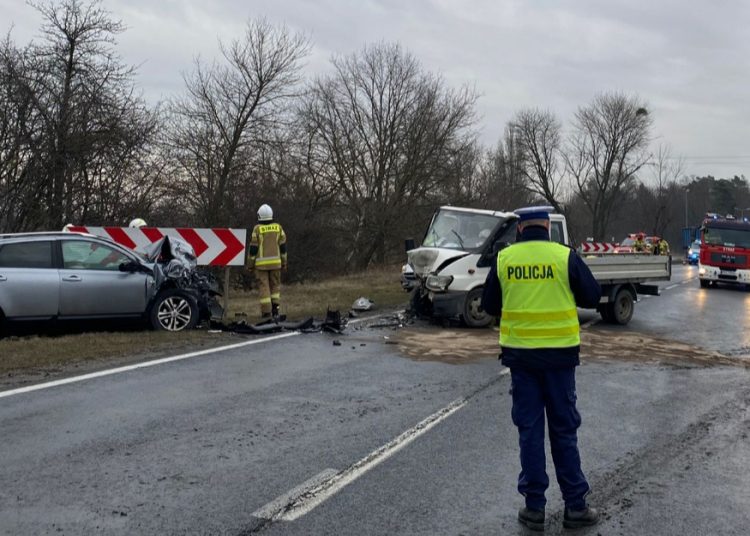 Poważny wypadek w Wólce. Droga K92 zablokowana