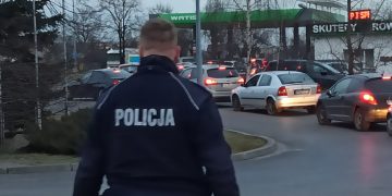 Tłumy na słupeckich stacjach benzynowych-film