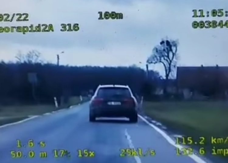 Pędził 115 km/h w terenie zabudowanym. Policjanci go nagrali. Zobacz!