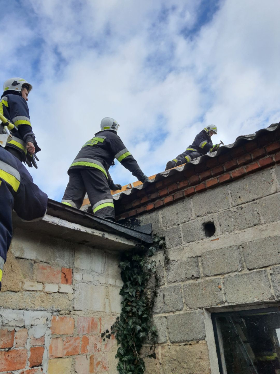 Druhowie z Ciążenia ratowali mienie