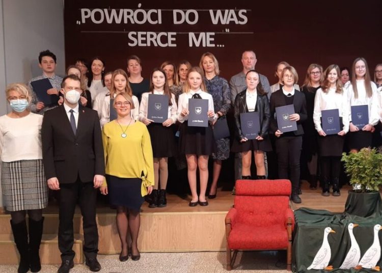 Najlepsi uczniowie ze stypendiami