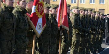 Zbiórka i apel wojska w Powidzu