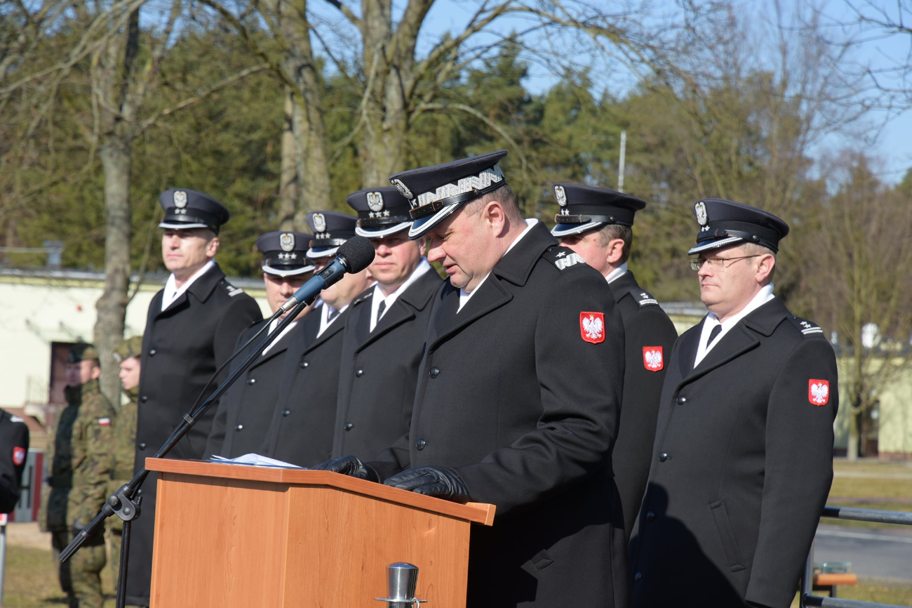 Zbiórka i apel wojska w Powidzu