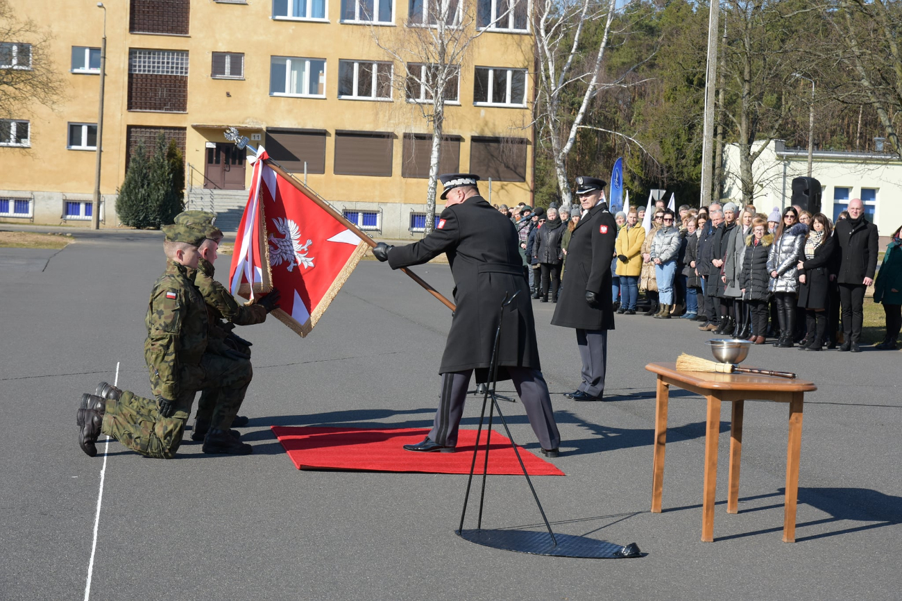 Zbiórka i apel wojska w Powidzu