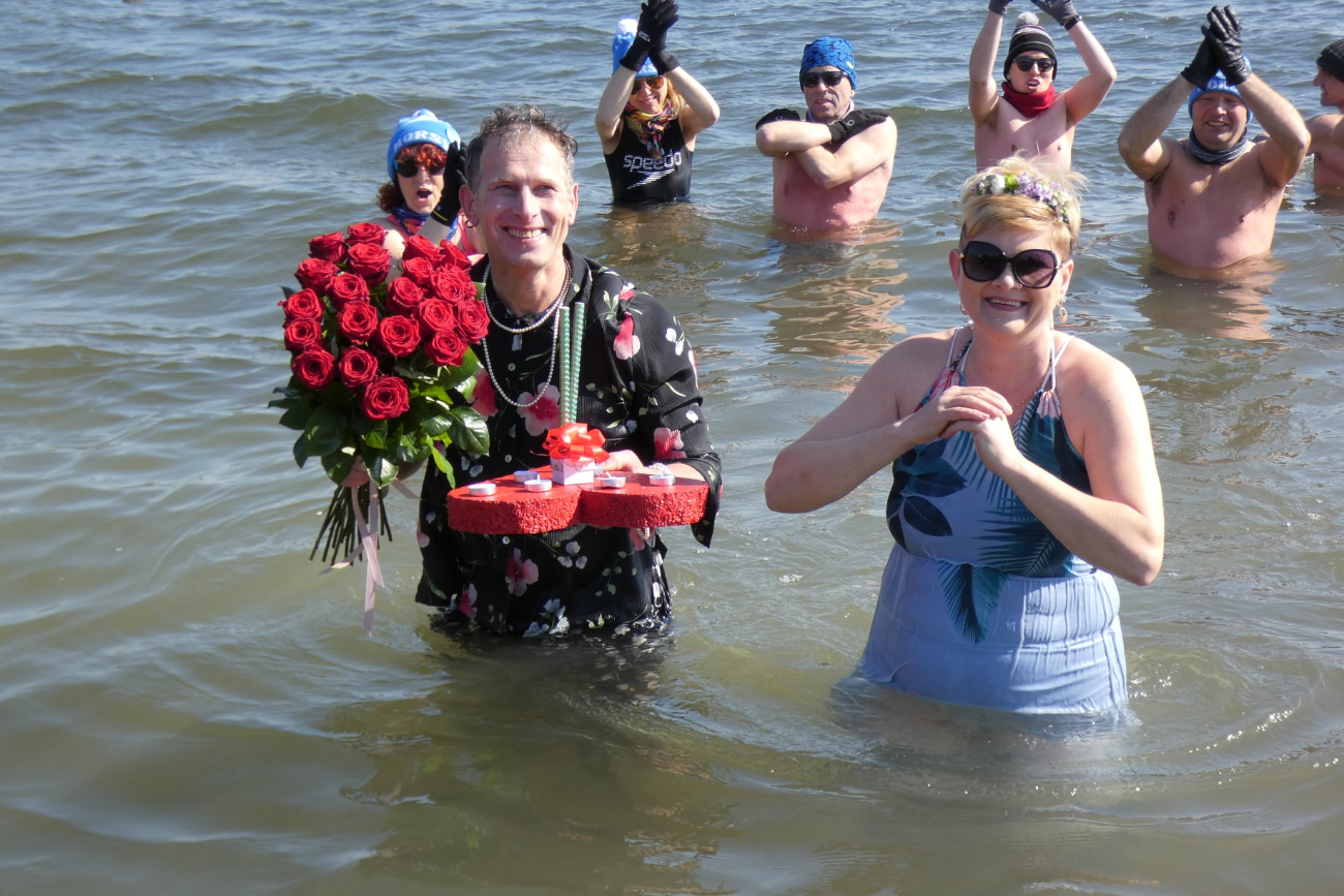 Powiedzieli sobie „tak” podczas kąpieli w wodzie GALERIA ZDJĘĆ