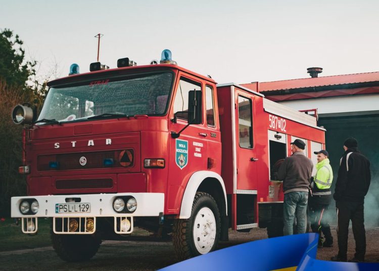 Druhowie z Woli przekazują auto