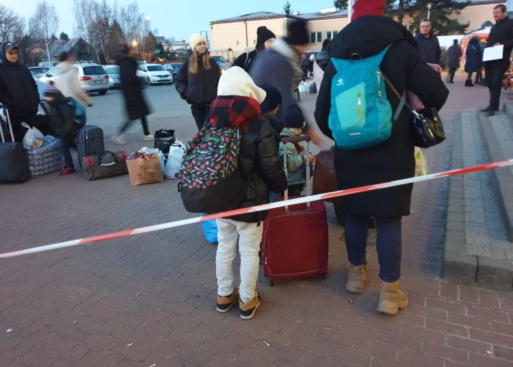 Delegacja z gminy dotarła na granicę. Pomogli uchodźcom