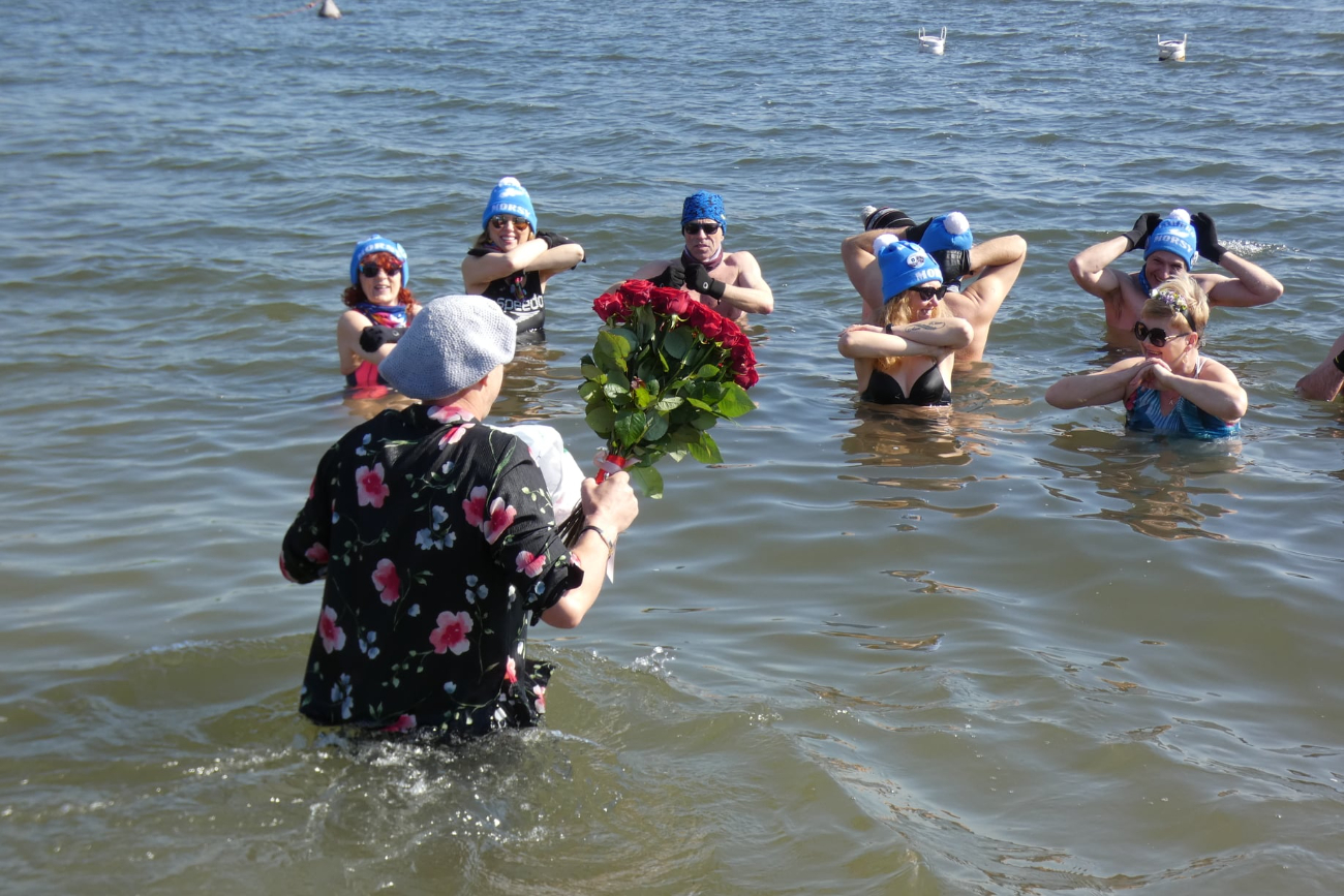 Powiedzieli sobie „tak” podczas kąpieli w wodzie GALERIA ZDJĘĆ