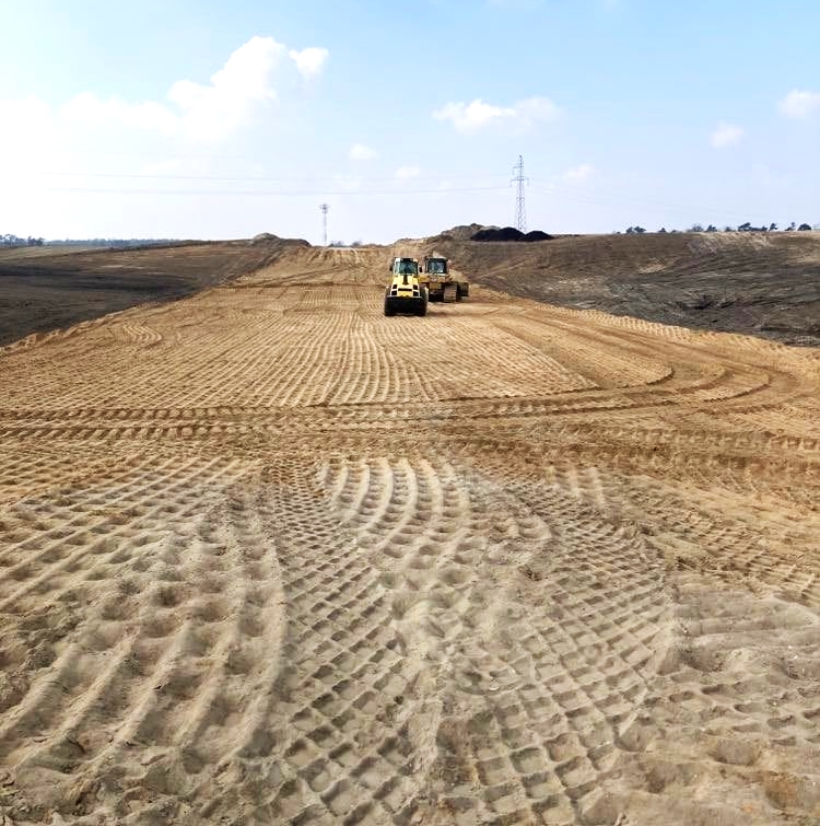 Powiat buduje drogi. Co słychać na placu budowy?