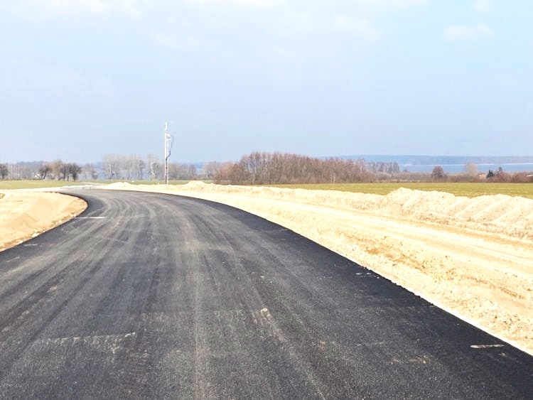 Powiat buduje drogi. Co słychać na placu budowy?