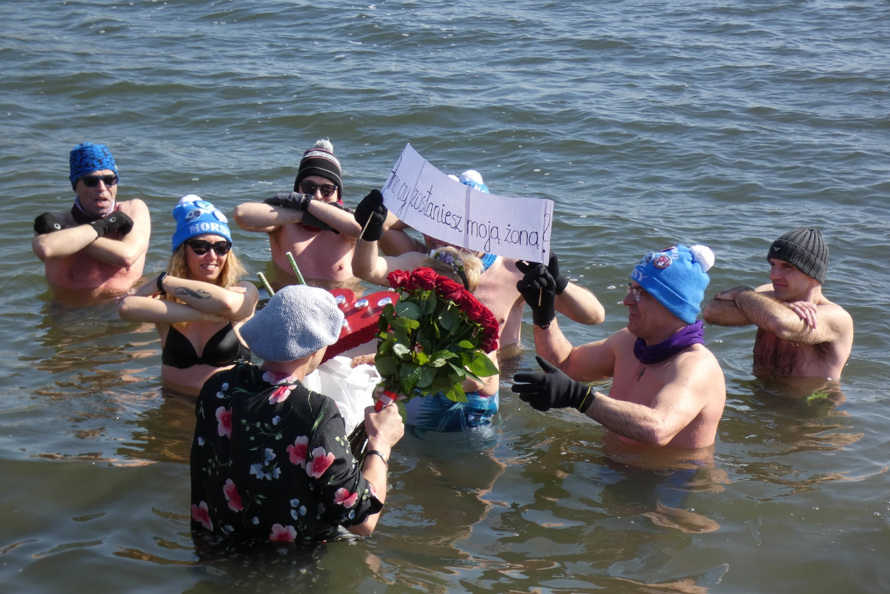 Powiedzieli sobie „tak” podczas kąpieli w wodzie GALERIA ZDJĘĆ