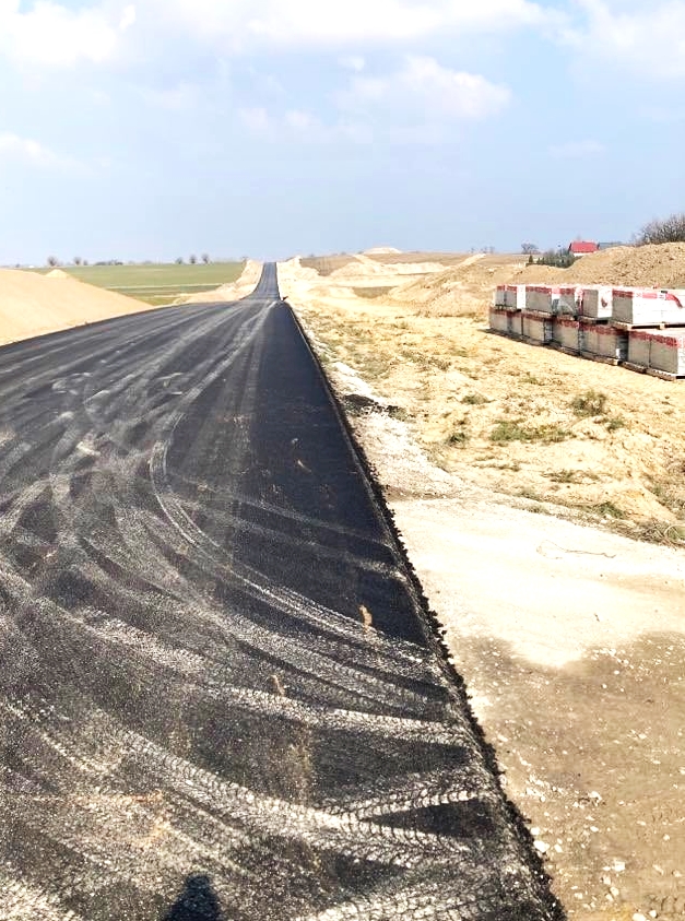 Powiat buduje drogi. Co słychać na placu budowy?