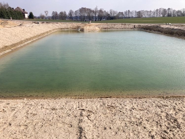 Powiat buduje drogi. Co słychać na placu budowy?