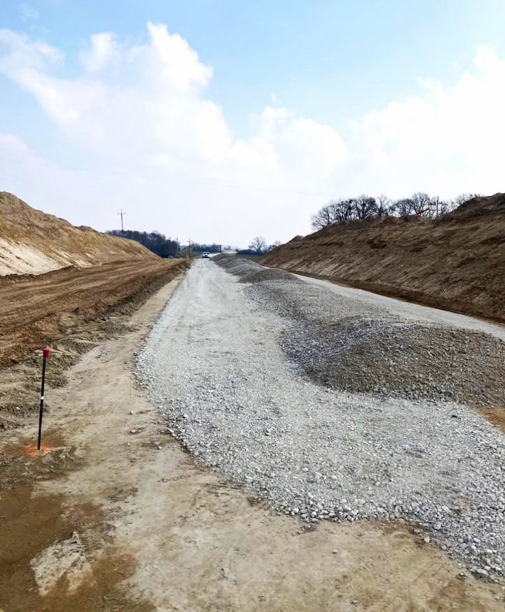 Powiat buduje drogi. Co słychać na placu budowy?