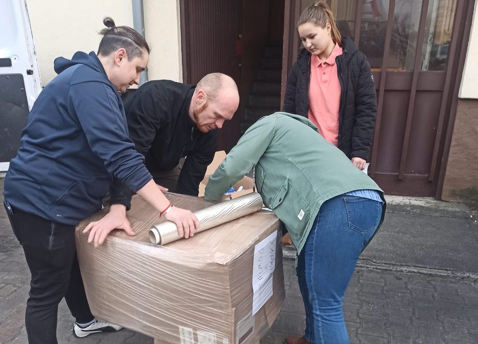 Dary z Powidza trafią na front